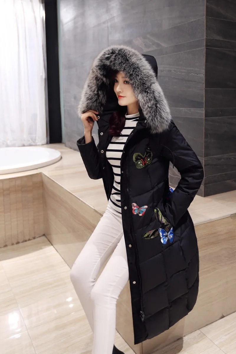 AYUNSUE Новое пуховое пальто лисий мех толстые парки для женщин зимняя куртка бабочка вышивка макси длинные пальто утка вниз LX161 - Цвет: Black