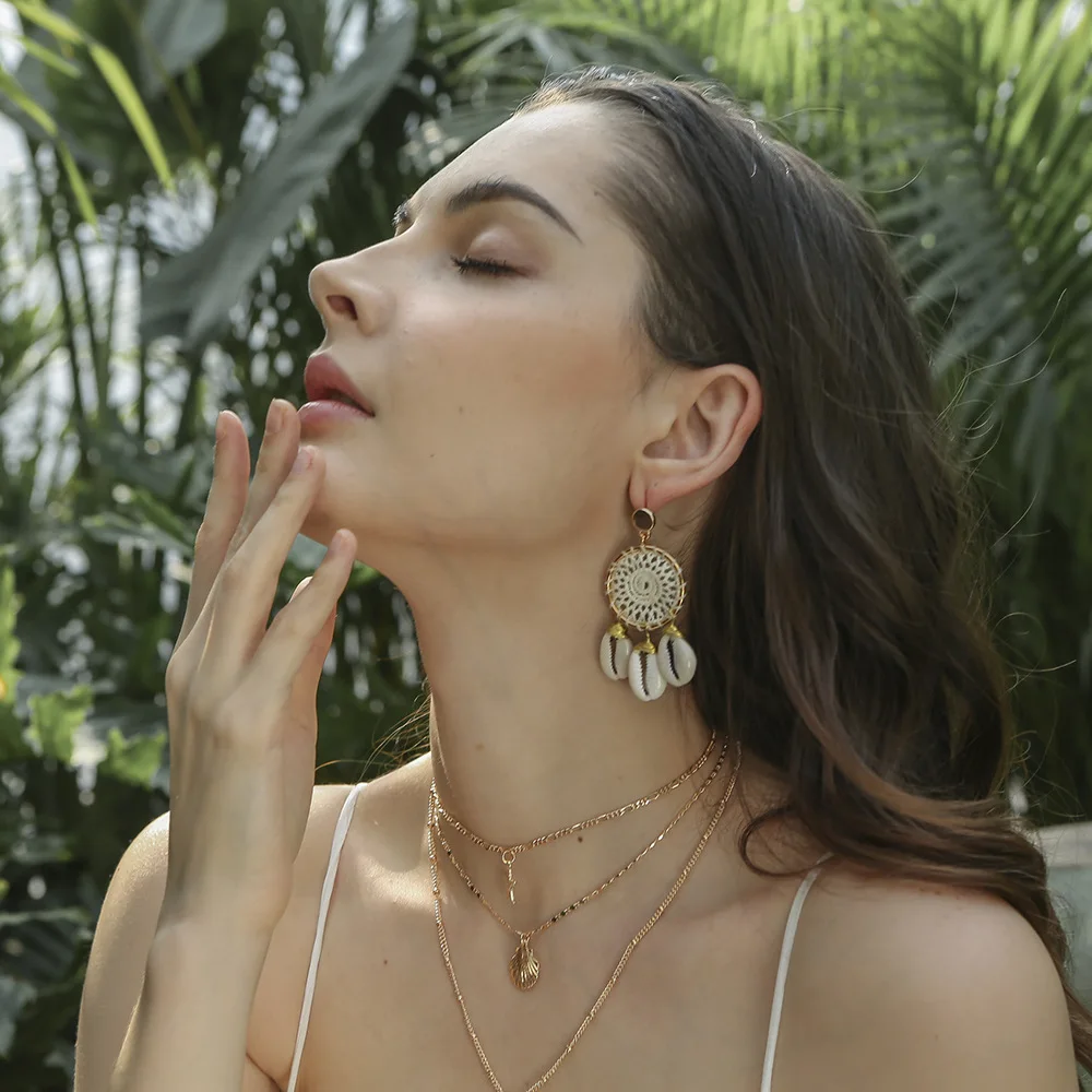 

2019 New Bohemian Shell Dreamcatcher Earrings for Women Straw Natural Shell Chandelier Earrings Beach Jewelry