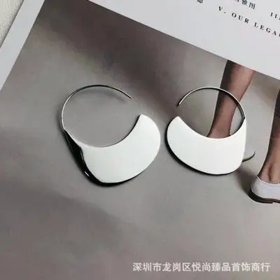 

2019 fashion Titanium steel geometry glossy piece hoop earrings for women stainless steel hoop earrings