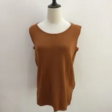 Летний трикотажный топ на бретелях без рукавов