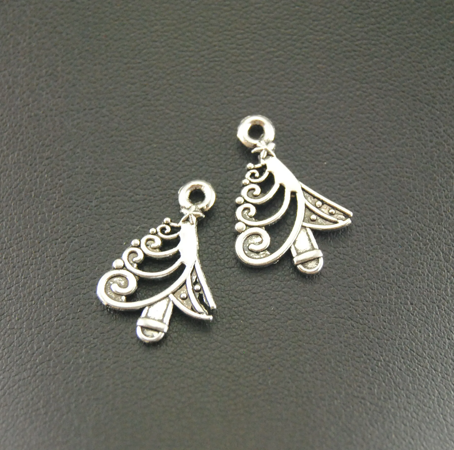 

10pcs Antique Silver Christmas Tree Charm Handmade Charms Pendants Jewelry Findings A790