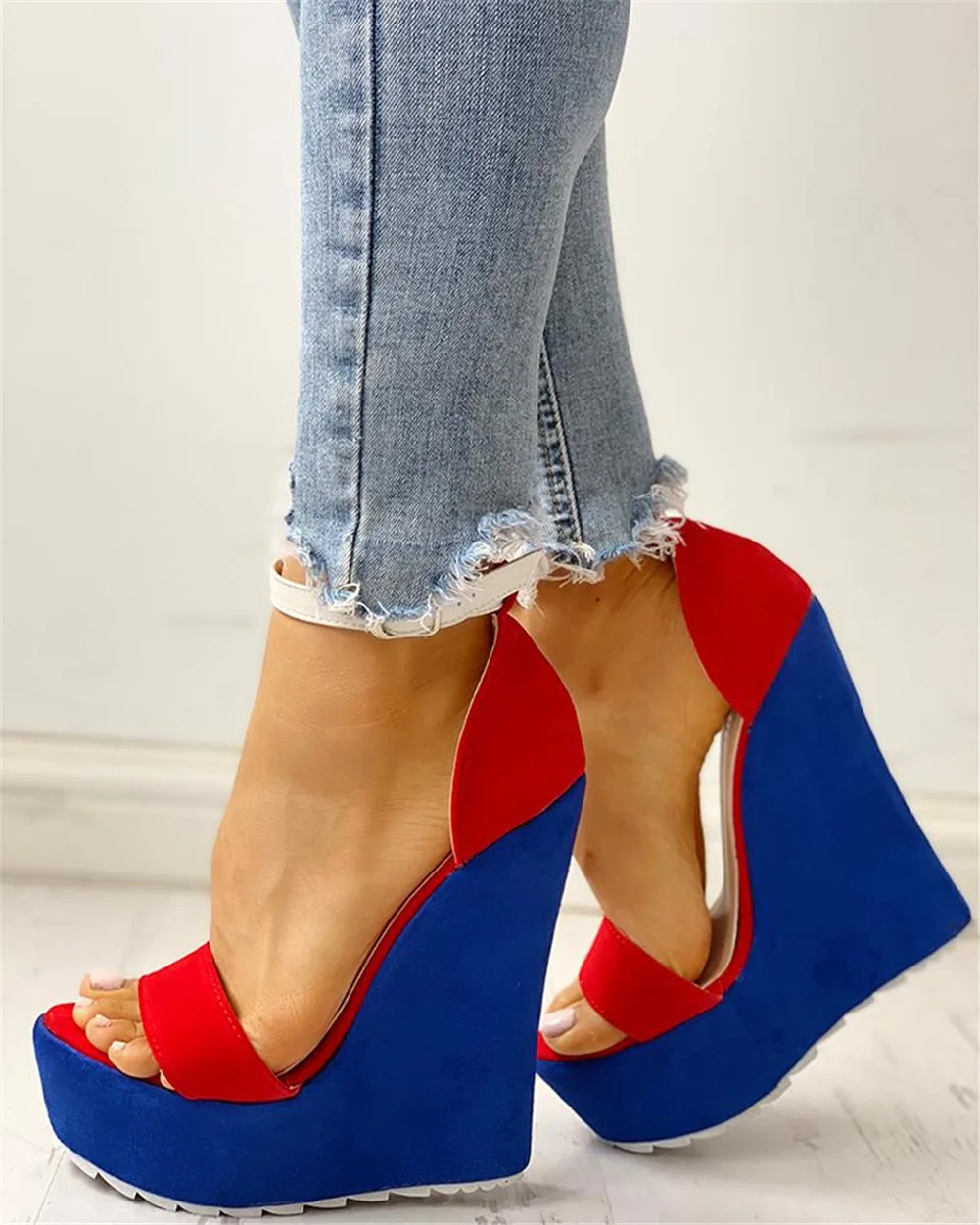 INS/Женская обувь для отдыха наивысшего качества; цвет красный, синий; Летние босоножки года; женские пикантные вечерние туфли на высоком каблуке 15 см и платформе