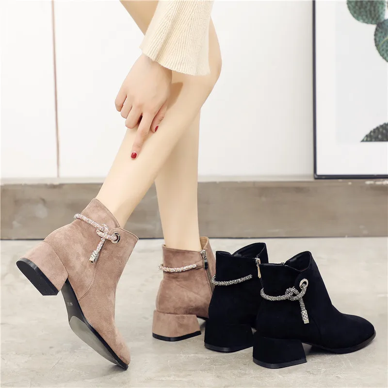 

2018 autumn new style simple and simple color Chelsea high heel boots women retro suede comfortable casual boots.