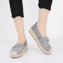 Серебристая обувь в рыбацком стиле; женские блестящие лоферы с круглым носком и кисточками; Женская Весенняя обувь; Мягкая трикотажная дышащая обувь на плоской подошве