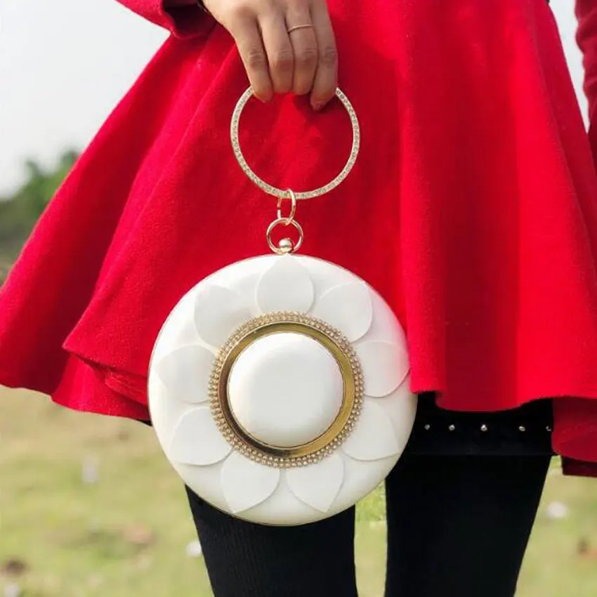 

LJT 2019 New Flower Evening Bag Handmade Pearl Rhinestone Banquet Handbag Female Wedding Clutch Bags Ring Hand Bag Woman Purse