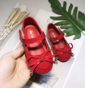 Галстук бабочка туфли принцессы для девочек; модные тонкие туфли; коллекция года; сезон весна-осень; новые модные детские кожаные туфли для девочек - Цвет: Красный