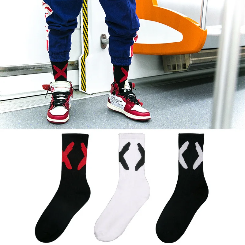 

Fashion Unisex Street skateboard Socks men funny Hip-hop socks Women Cotton Warm Black White Sports Socks