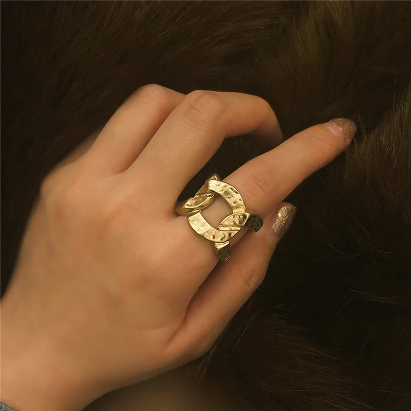 

Vintage Women Exaggerated Personality Punk Style Rings Gold/Silver Square Pockmark Chain Geometric Ring Fashion Jewelry Anillos