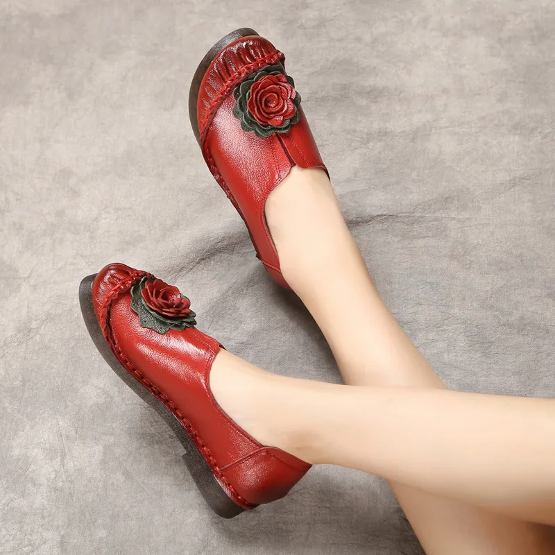 Новинка; кожаные туфли на плоской подошве в этническом стиле в стиле ретро; сезон весна-осень; модная женская обувь с вышивкой; мягкие повседневные тонкие туфли - Цвет: Красный