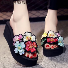 Вьетнамки на платформе; женская летняя одежда; сандалии на толстой подошве с цветочным принтом; шлепанцы; нескользящая пляжная обувь; pantoufle femme; c554