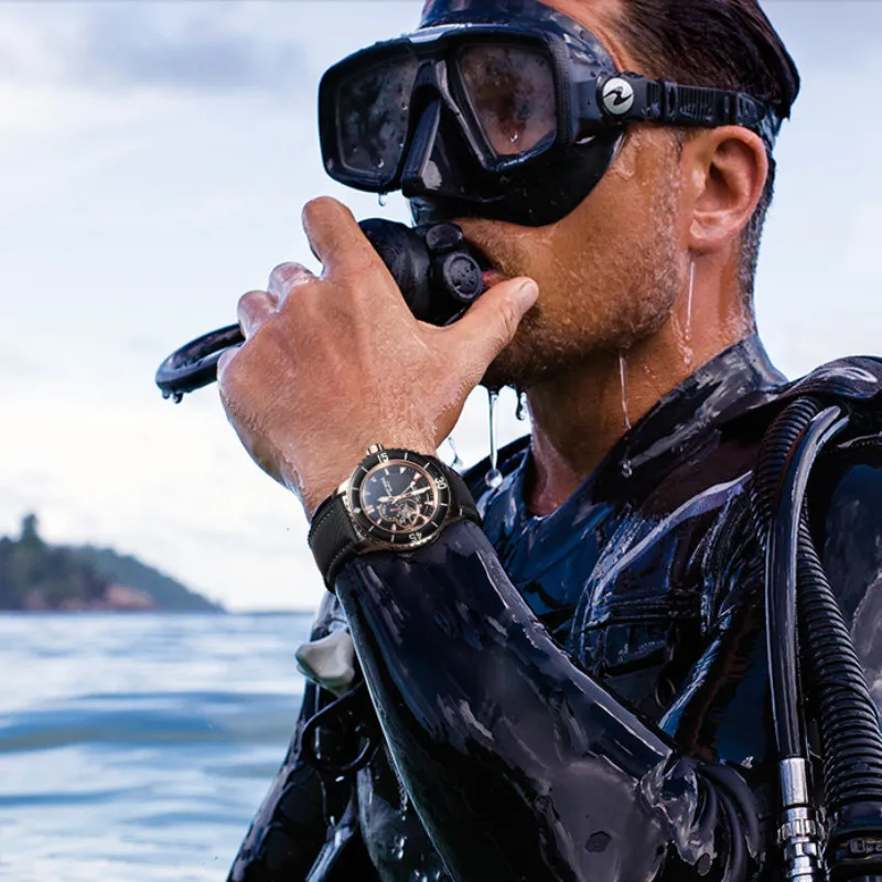 

REEF TIGER/RT Brand Automatic Mechanical Watches Men Sport Submersible 200 M Diving Waterproof Watch Relogio Masculino RGA3039