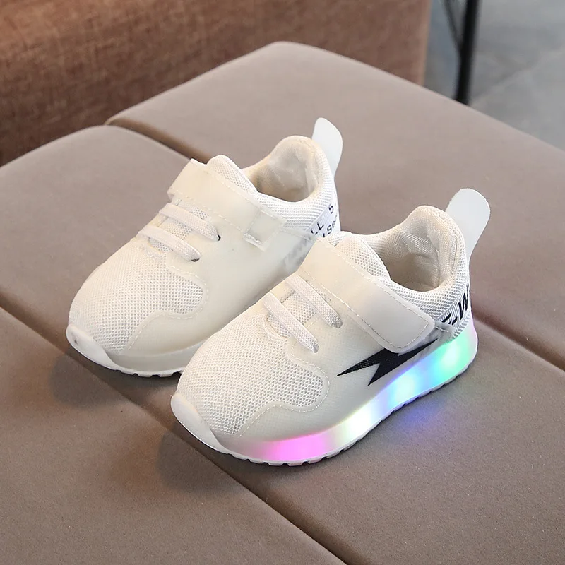 

European 2018 high quality all seasons sneakers baby solid glowing LED shoes girls boys hot sales fashion baby casual shoes