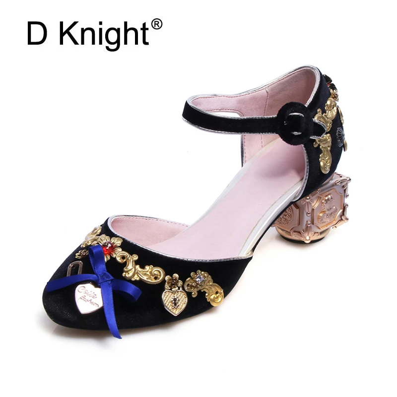 

Luxurious Pumps Wedding Shoes Metal Decoration Bride Shoes Ethnic Strange Style Heels Women Party Runway Shoes High Heels Sandal
