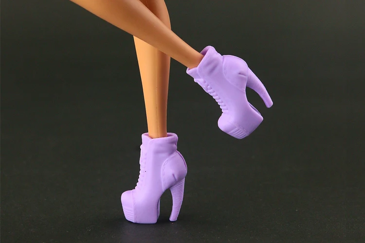 Новинка года; яркие аксессуары; оригинальная обувь для куклы Барби; модная обувь с украшением в виде кристаллов; Доступно 15 моделей обуви