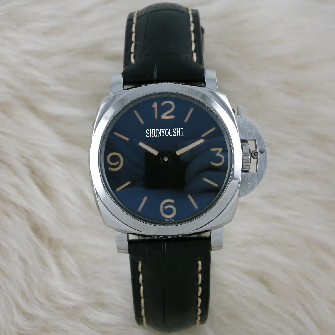 

A05200 Women's Watches Top Brand Runway Luxury European Design Quartz Wristwatches