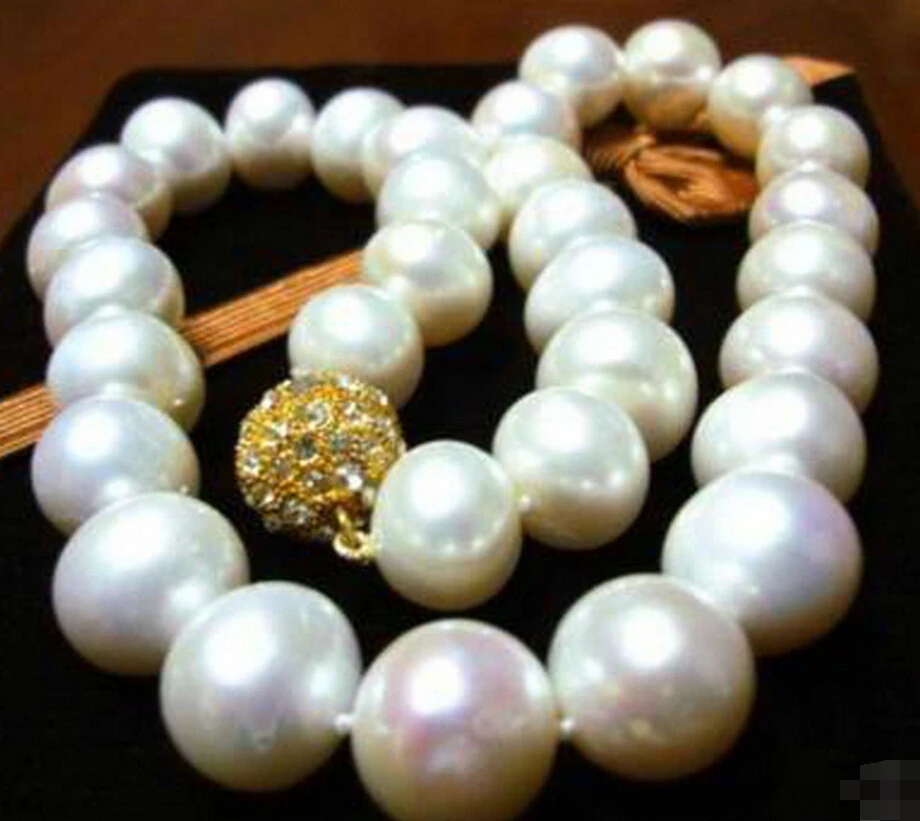 

0339 SOUTH SEA WHITE PEARL NECKLACE