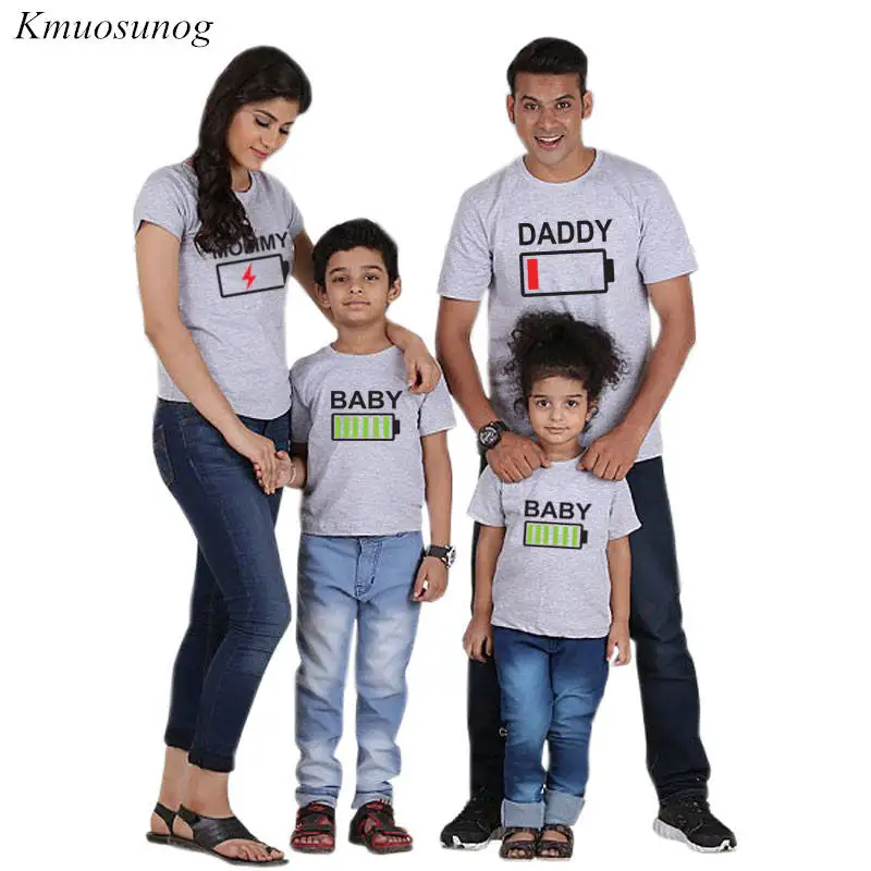 MVUPP-family-look-t-shirt-matching-clothes-novelty-battery-tshirt-for-daddy-mommy-and-daughter-son (2)