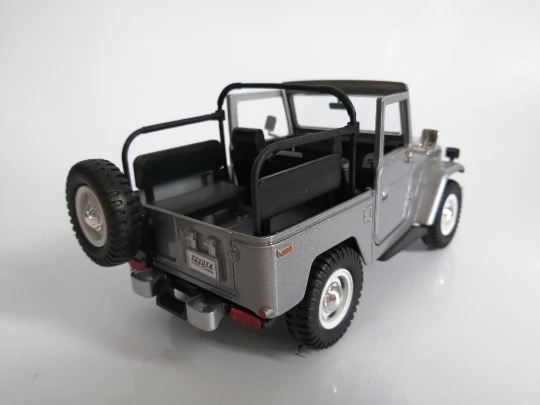 Двигатель MAX 1:24 Toyota FJ40 SUV сплав модель автомобиля литья под давлением металлические игрушки подарок на день рождения для детей мальчик другой