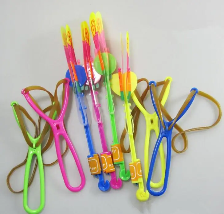 Kaufen 50 teile los Große LED Licht Pfeil Fliegende Spielzeug Party Spaß Kinder Outdoor Blinkende Spielzeug Fliegen Pfeil Farbe Party Spaß Geschenk  Random