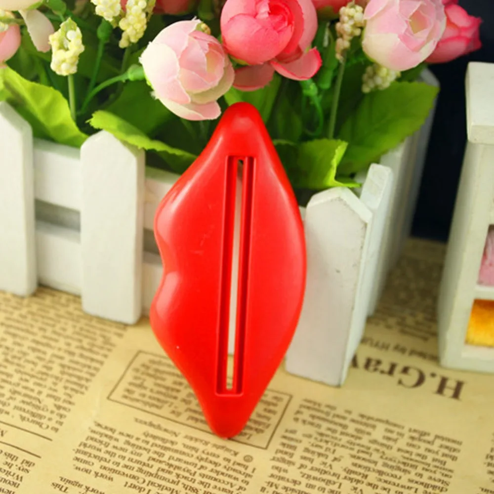 

2Pcs Toothpaste Squeezing Device Lip Shape Easy Press Tube Clip Bathroom accessories Gadgets DA