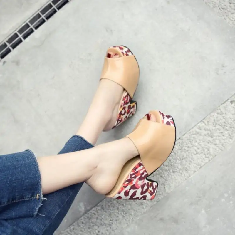 TAOFFEN/ г. новые женские сандалии Летняя обувь на платформе с массивным высоким каблуком-столбиком леопардовые шлепанцы без застежки размер 33-43