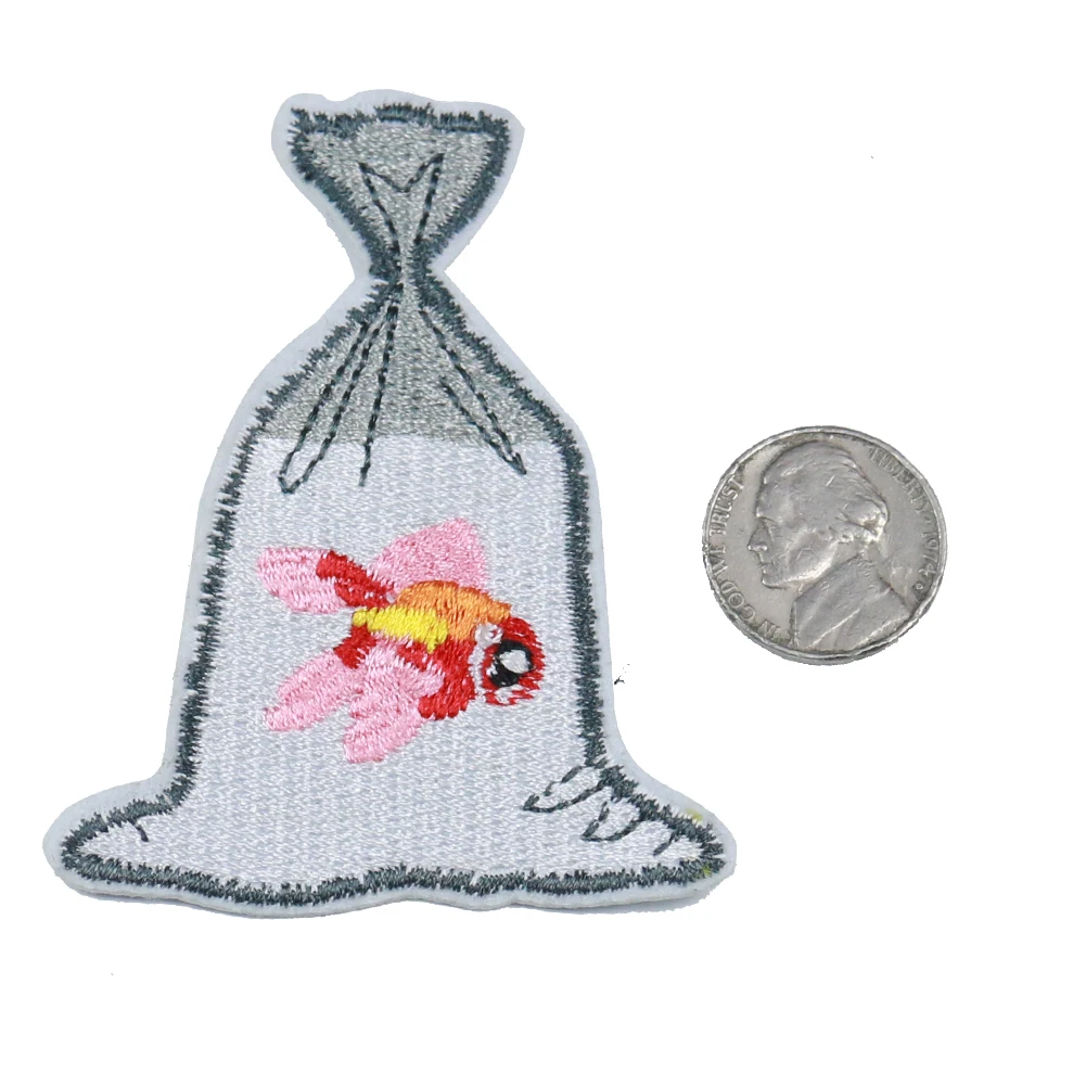 1PC Poor goldfish Trapped in bag Cartoon Animals Patch Save me creative Badge Iron on Patches for Clothing 74*58mm | Дом и сад