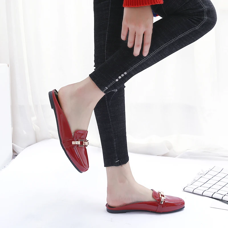 Г. Новая модная металлическая пряжка для ремня с квадратным носком, однотонные Модные женские уличные тапочки на плоской подошве, обувь на плоской подошве Большие размеры YX0011
