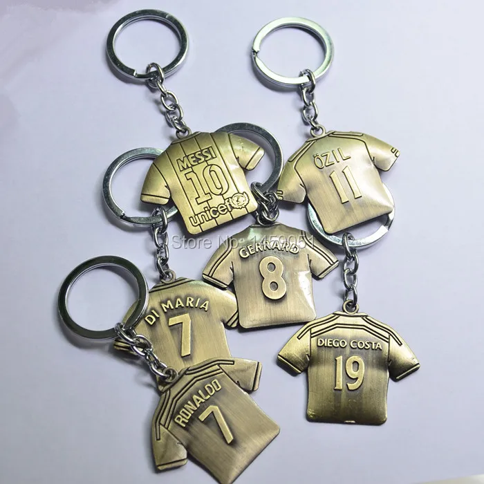 metal bronze cheap football fans souvenir keychains 7 Ronaldo Ozil T
