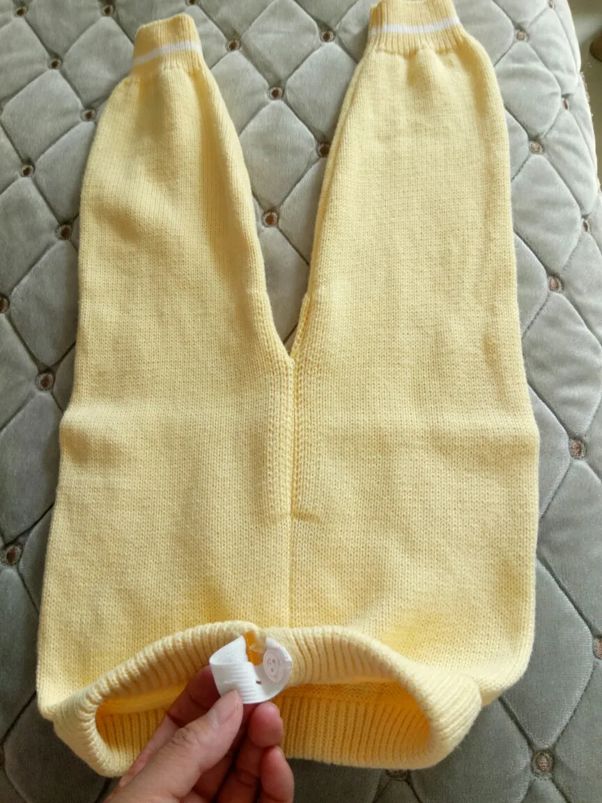 Симпатичный свитер с кружевной отделкой для девочек