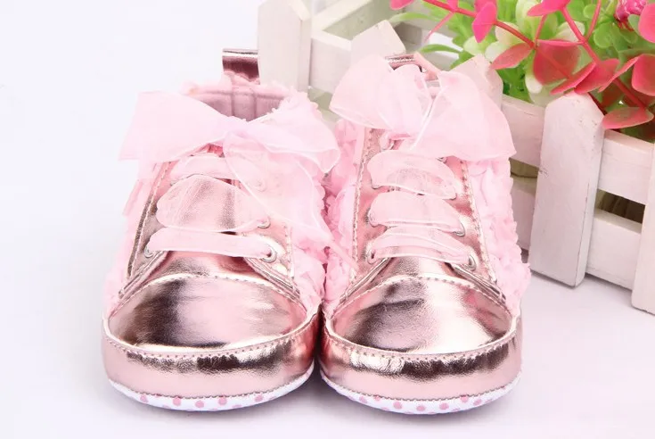 Обувь для маленьких девочек; обувь для малышей; 3 цвета; Sapato Infantil; детская обувь на мягкой подошве с розовым цветком; 0-12 месяцев - Цвет: Розовый