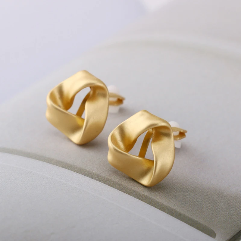 

Vintage Matte Gold Color Clips on Earrings Without Piercing Metal Geometric Simple No Hole Ear Clips Elegant Female Za Jewelry