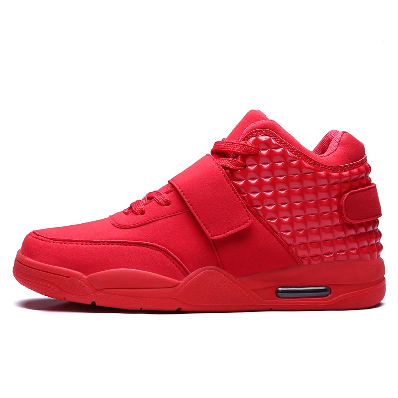 chaussure de couleur homme