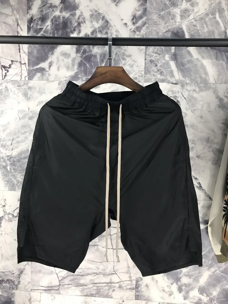 

17s basic men drawstring side zip pocket black drop crotch shorts