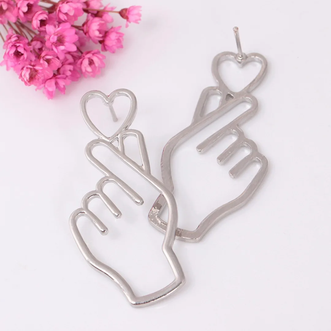 Simple Fashion Gold Color Hollow Hand Stud Earrings for Women Bohemia Ear Cuff Piercing Heart Gesture Earring Gift Shellhard
