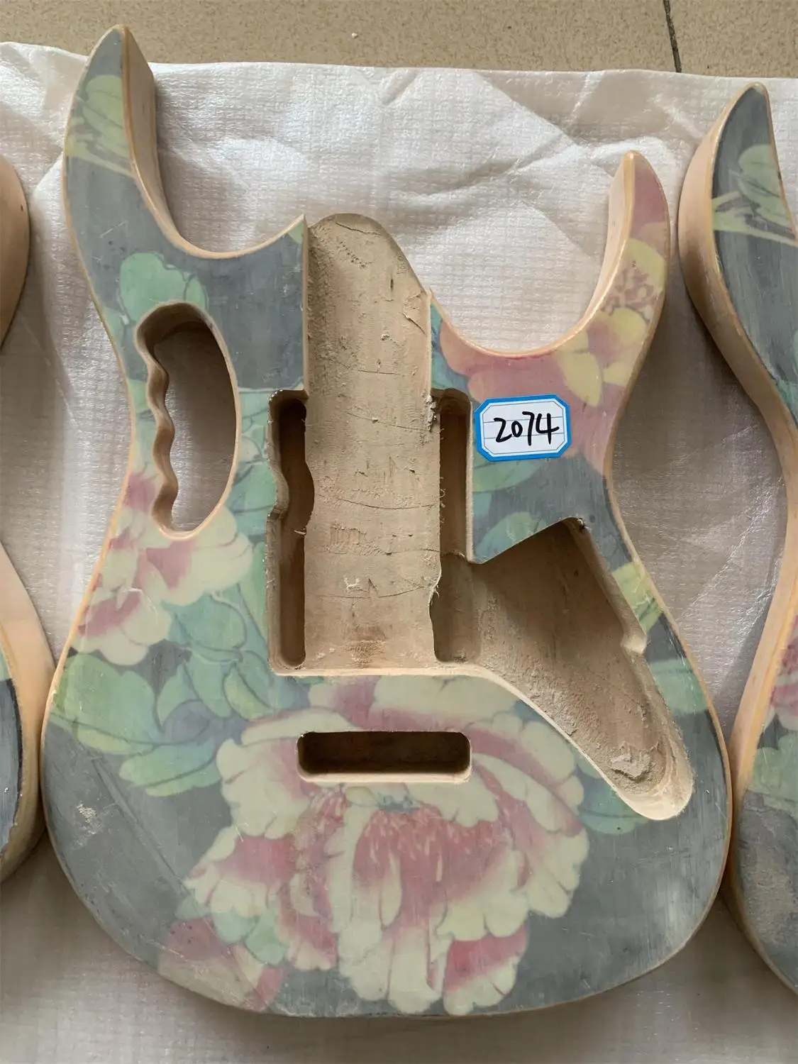 

Good DIY IBZ Electric Guitar Bodies with Flower Top Free Shipping
