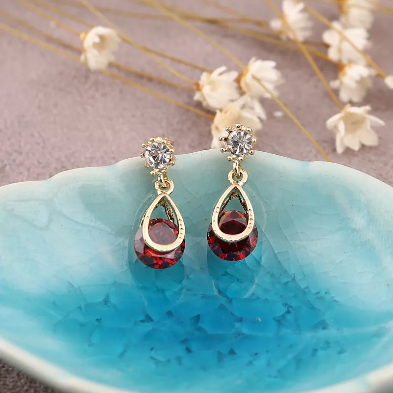 

Designers Water Drop Shaped Red Garnet Color Earrings Vintage Banquet Jewelry AAA Zirconia Crystal Earrings Brincos bijoux