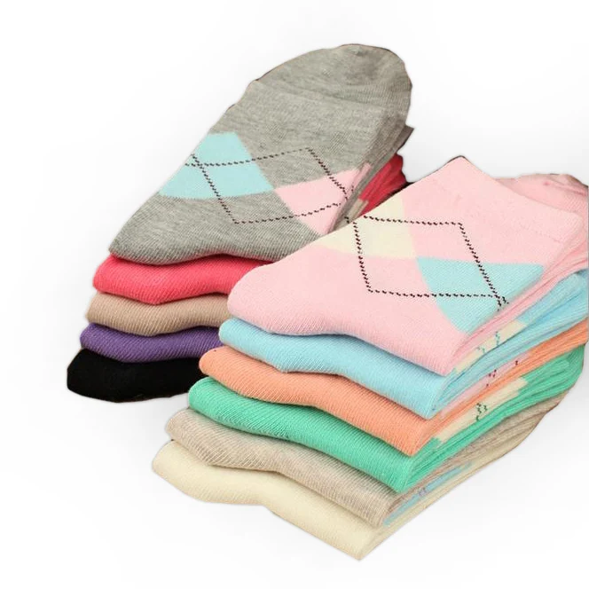 Горячая распродажа новые милые разноцветные хлопковые Полиэстеровые ромбовидные женские носки с принтом осенне-зимние теплые дышащие носки хорошего качества