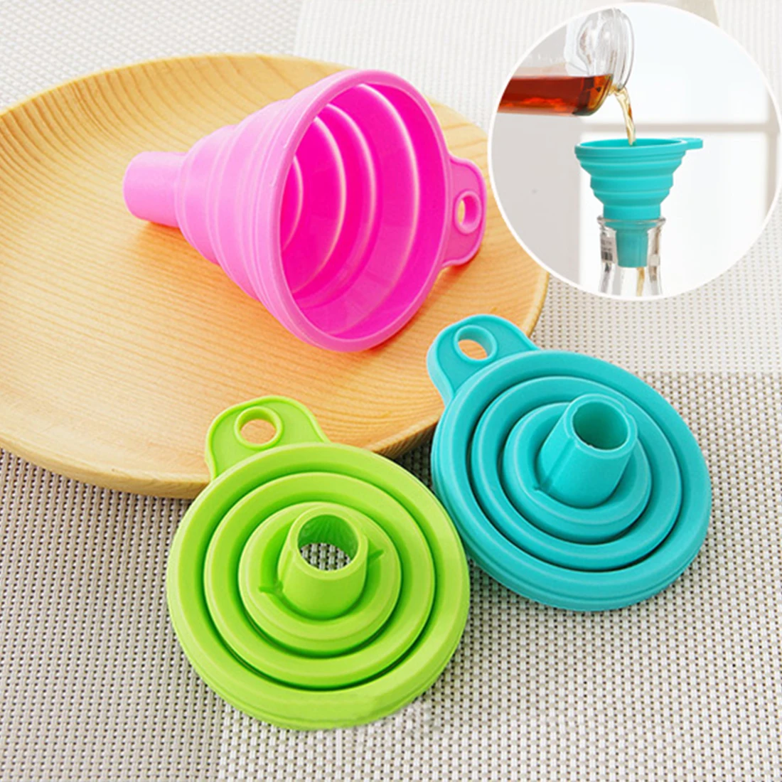 

Portable Mini Kitchen Cooking Tools Accessories Silicone Gel Foldable Collapsible Style Funnel Hopper Random Color