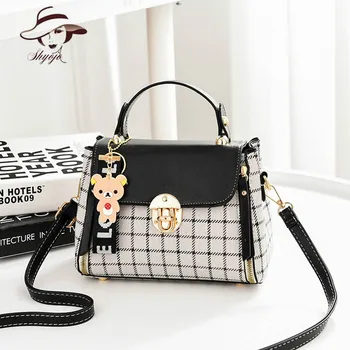 

2019 New Plaid Handbags Teenage Girls Fashion Bear Pendant Shoulder Messenger Bag Ladies Metal Lock Flap Messenger Bag for Women