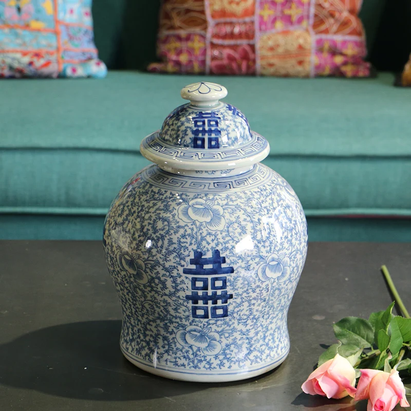 Retail Chinese Hand Painted Blue And White Ceramic Porcelain Jars With