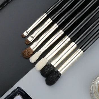 

BEILI 1 Piece Goat Hair Precise blending Eye shadow Detailed small shade Single Makeup Brushes Black handle Silver ferrule