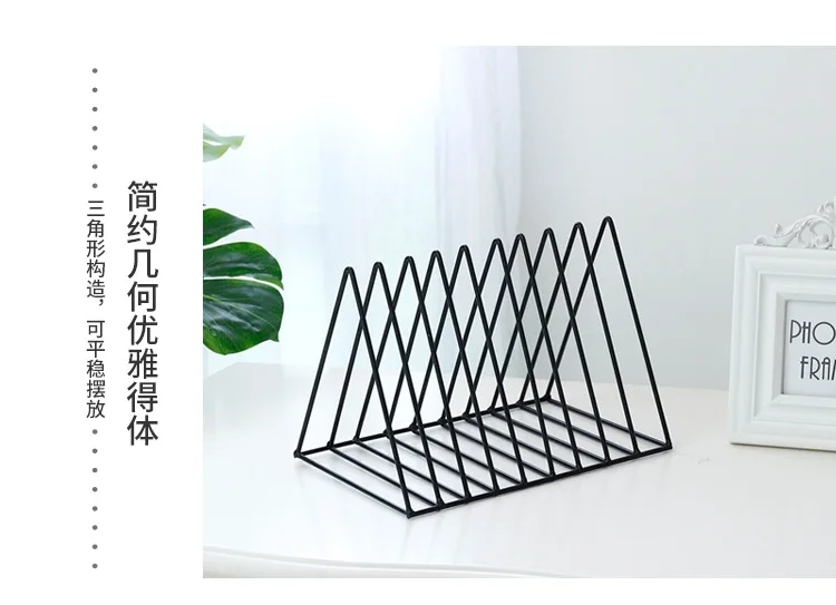 بسيطة الشمال المطاوع الحديد الذهبي مثلث مجلة مجلة الرف مكتب سطح المكتب الديكور التشطيب رفوف كتاب