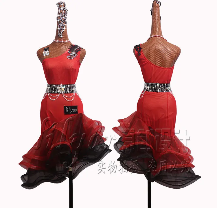 

Latin dance dress, performance, competition dress, black-and-red transition color skirt with sloping shoulders and fish bones