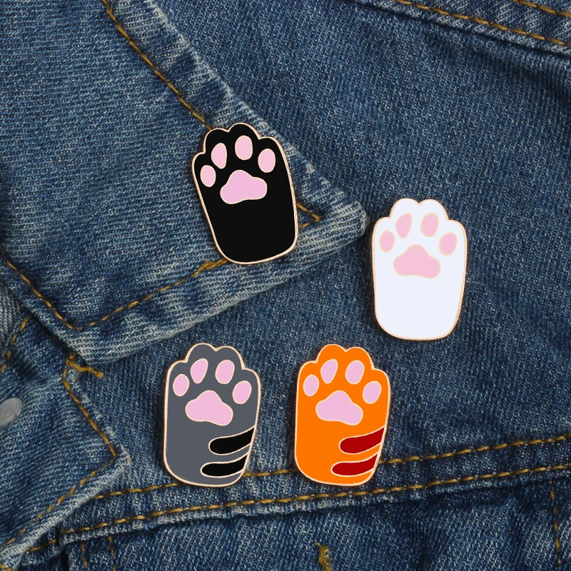 Kawaii 4 colors dog cat claws metal pin brooches women denim sweater skirt backpack badge family icon button festival gifts