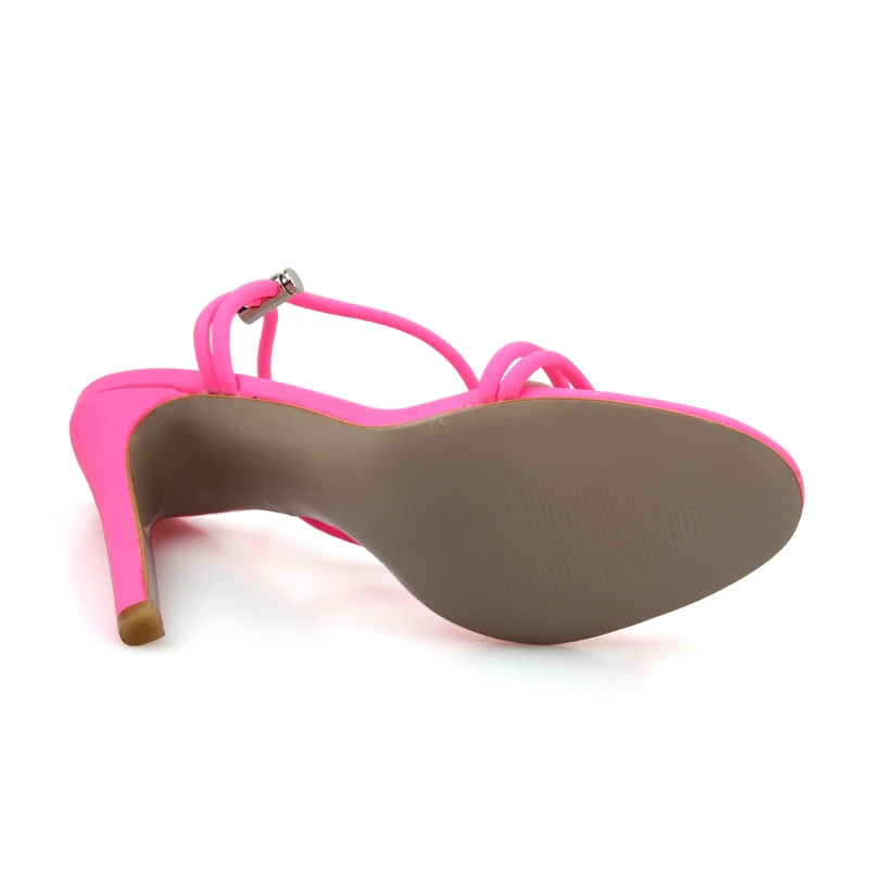 Женские босоножки с ремешками из лайкры; цвет неоновый, черный, оранжевый, зеленый, розовый; сандалии с острым носком на тонком каблуке; Новое поступление; модная однотонная обувь