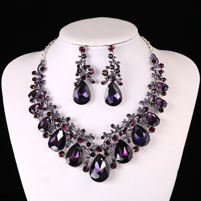 Buy Aatmana Kundan-Studded & Beaded Purple Necklace Set Online At Best  Price @ Tata CLiQ