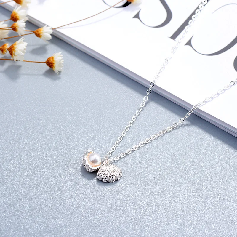 Qevila 2019 New Fashion Shell Design Pearl Jewelry Necklace Silver Pearl Pendant Necklace for Women Pearl Chain Choker love Gift (4)