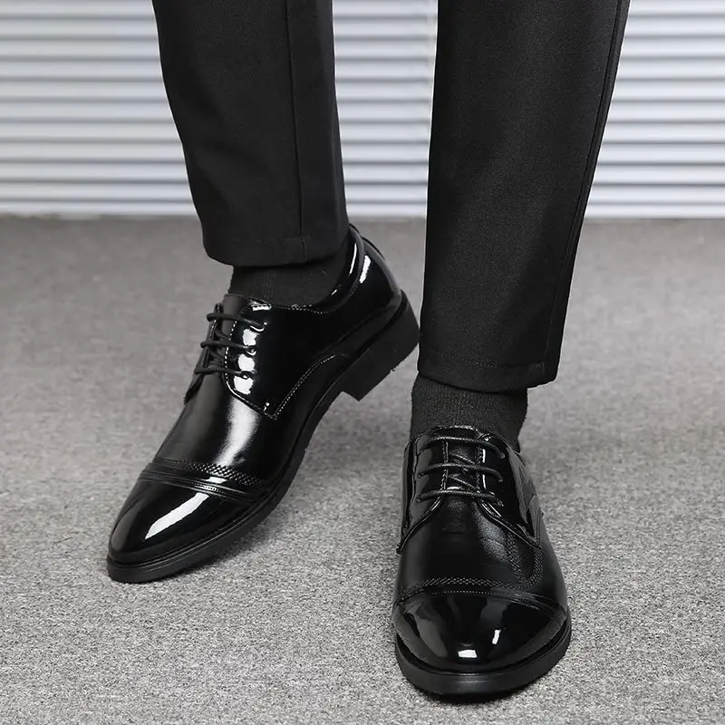 

Pointed Toe Mature Microfiber Men's Dress Shoes Lace-Up Low Bling Metal Decoration Sewing Oxfords Solid Office Career Men Shoes