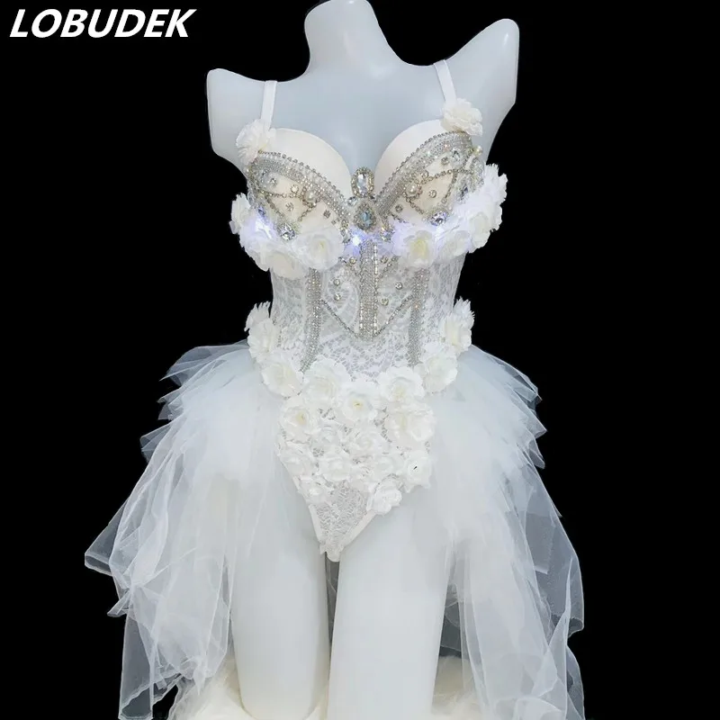 Блестящие жемчуг со стразами светодиодный Белый цветок кружева боди юбка Сексуальная бар клуб для сцена на вечеринках и шоу одежда костюм