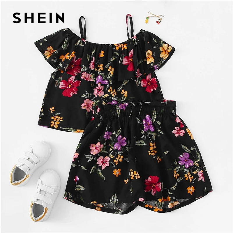 SHEIN كيدي الأسود الباردة الكتف كشكش الأزهار طباعة رداء علوي (توب) مع سروال قصير المراهقات الملابس مجموعة 2019 الصيف الشاطئ الاطفال الملابس